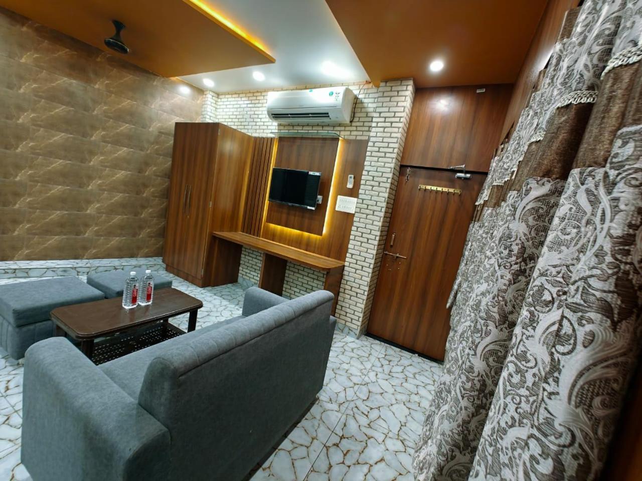 Shri Kailash Pati Guest House- Opposite Kashi Vishwanath Temple バラナシ エクステリア 写真