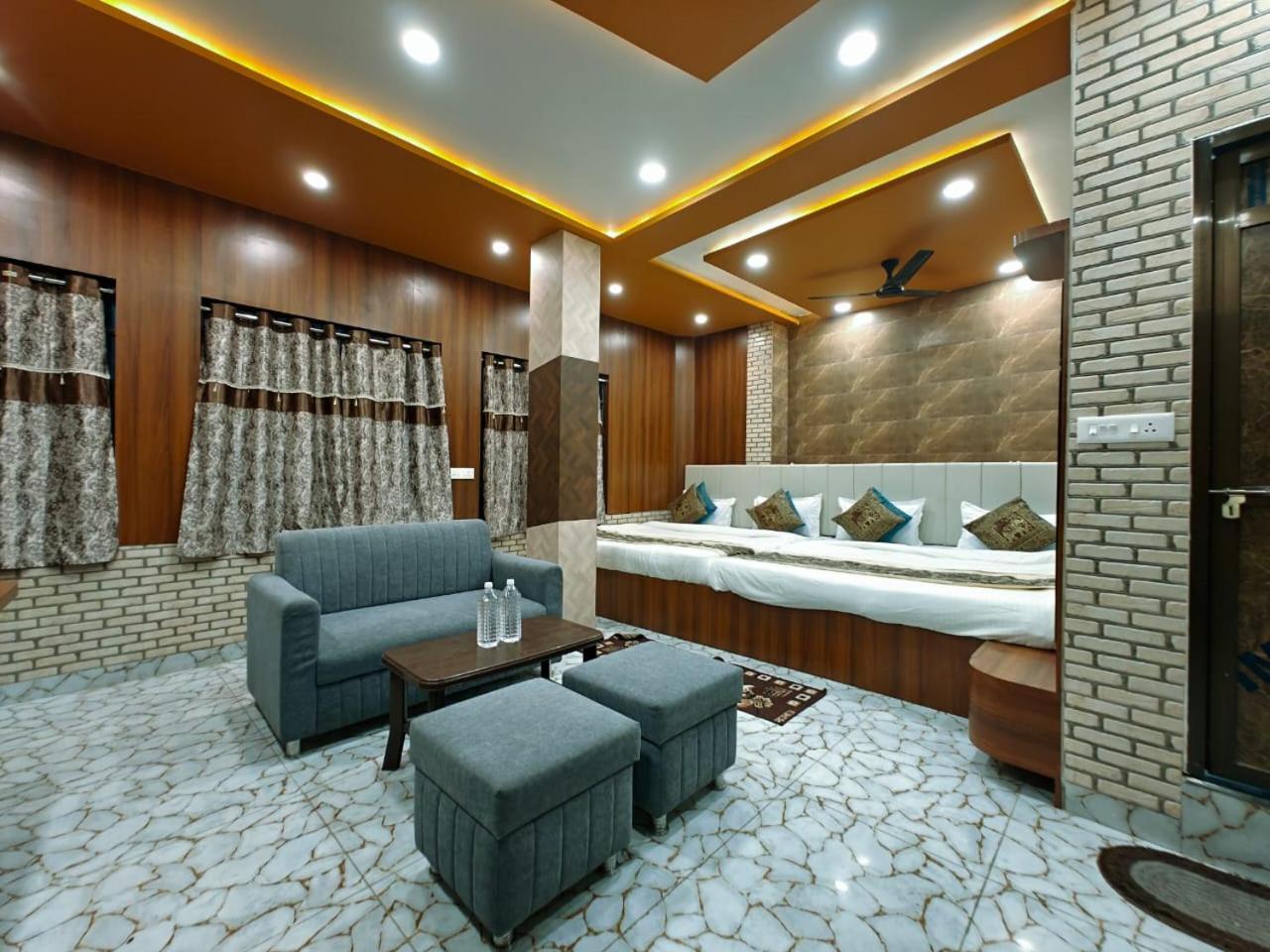 Shri Kailash Pati Guest House- Opposite Kashi Vishwanath Temple バラナシ エクステリア 写真