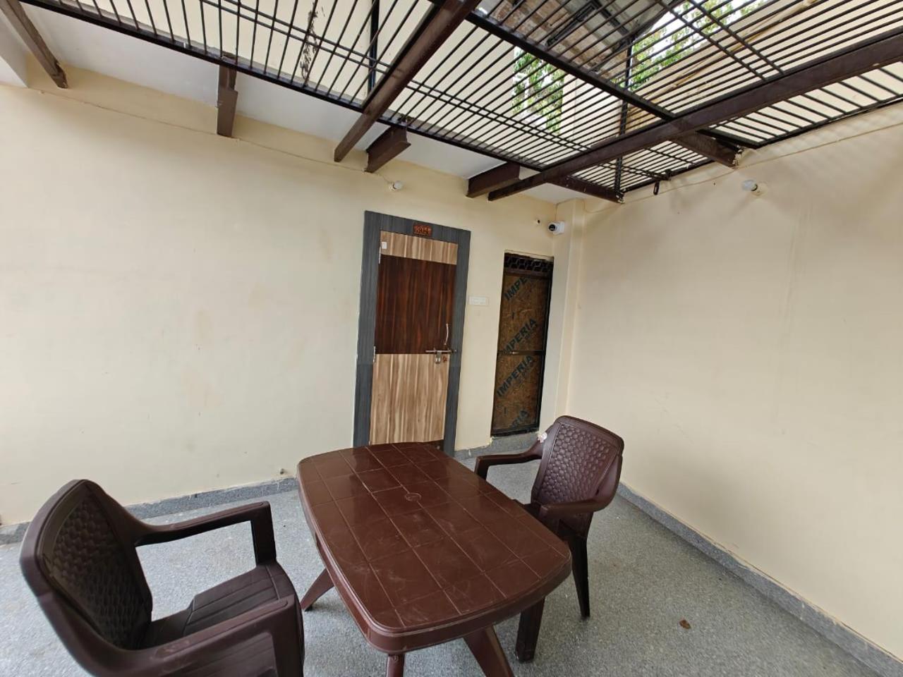 Shri Kailash Pati Guest House- Opposite Kashi Vishwanath Temple バラナシ エクステリア 写真